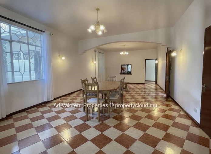 En Exclusivité – Maison familiale de 7 chambres à Pointe aux Piments (Mandat exclusif)