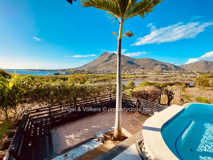 A Private Family Retreat with Breathtaking Ocean and mountain Views