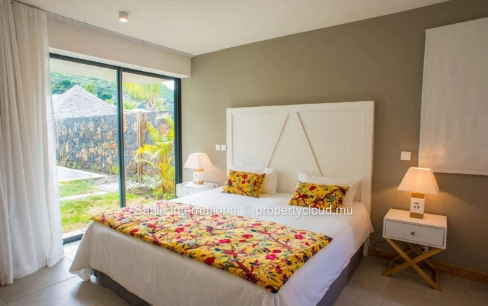 Villa PDS à vendre, Tamarin, 364m² habitables, terrain 669m², 3 chambres, piscine privée, accès mer, proche écoles