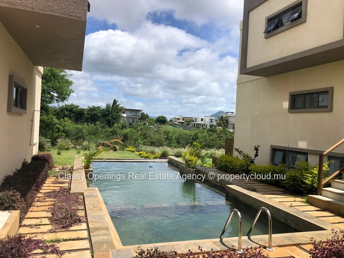 Modern 3BR Penthouse with Pool & Open Plan Living - Flic en Flac