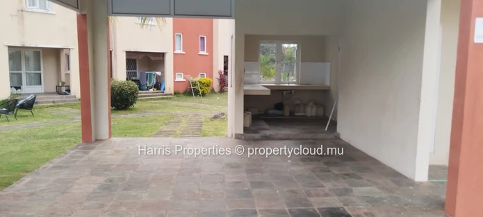 À vendre, charmant triplex situé dans une résidence sécurisée à Grand Gaube