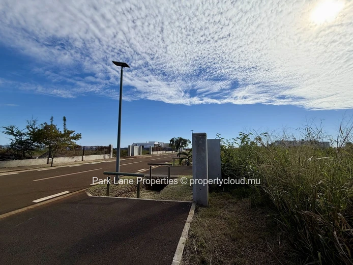 Beau terrain dans Magenta Parkside