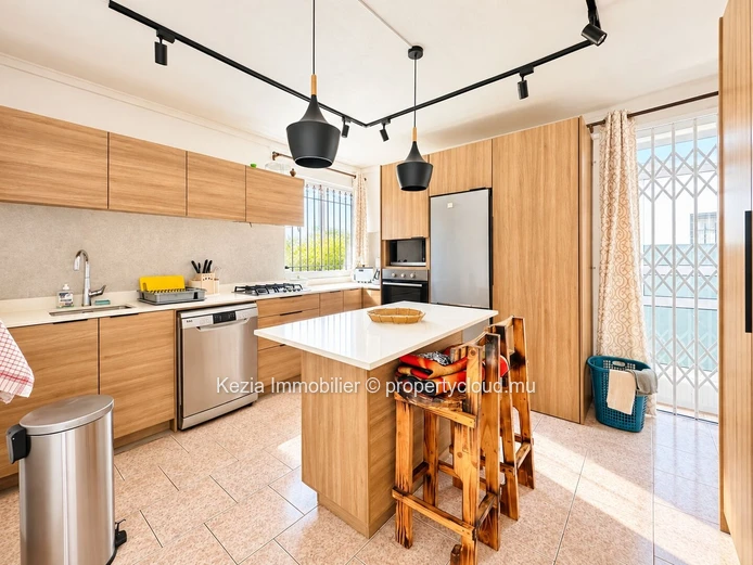Apartment With Pool And Garden