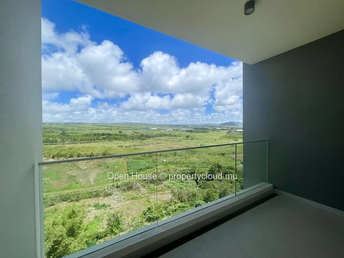 Stylish Furnished Apartment in Smart City, Moka - 80m², 2 Beds, Communal Pool, Mountain Views - Rs 60 000.