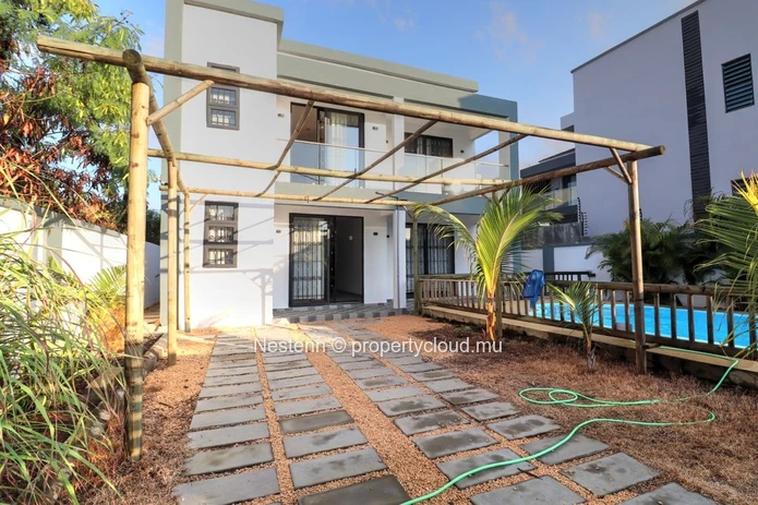 Superbe villa contemporaine de 4 chambres avec piscine