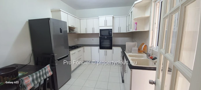 Appartement à louer à Quatre-Bornes - Bien Situé