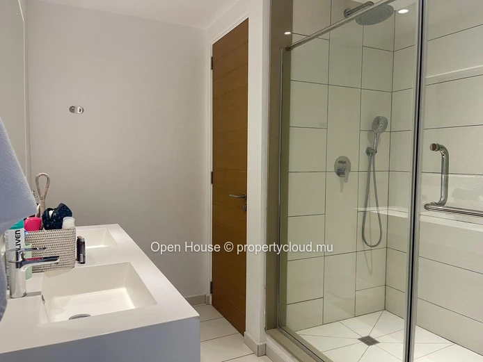 Luxury 3-Bedroom Penthouse with Private Pool in Pereybere
