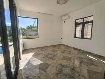 5 Bedroom Villa