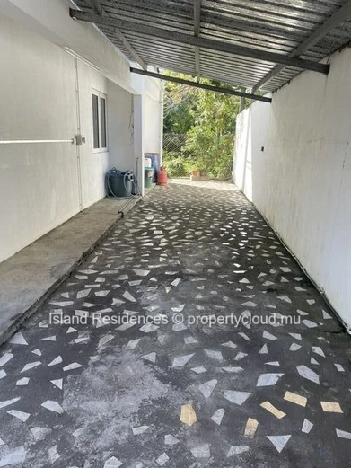 Modern fully furnished property with 2 apartments, pool and garage