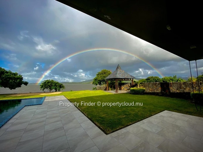 Sumptuous villa for sale in Vieux Grand Port