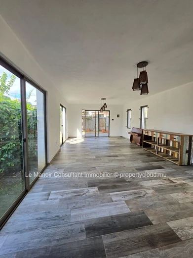 Villa 5 chambres à vendre à Vacoas, 210 m² habitables