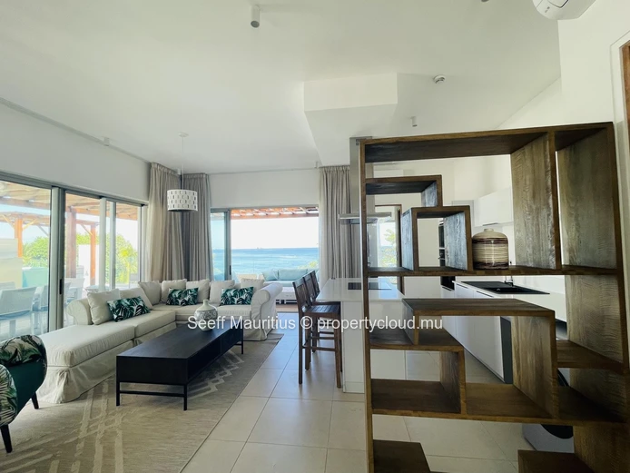 Penthouse exquis en bord de mer avec de magnifiques vues panoramiques sur la mer