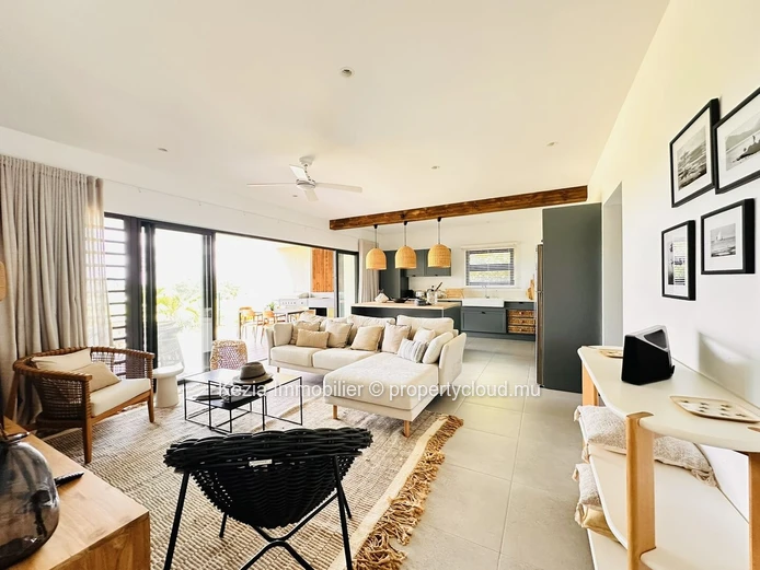 Contemporary Seafront Apartment