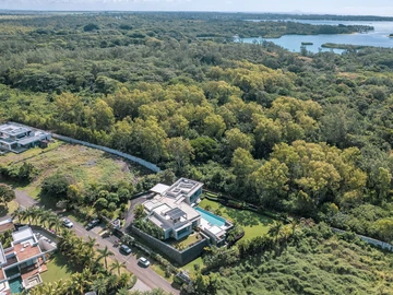 5 Bedroom Villa