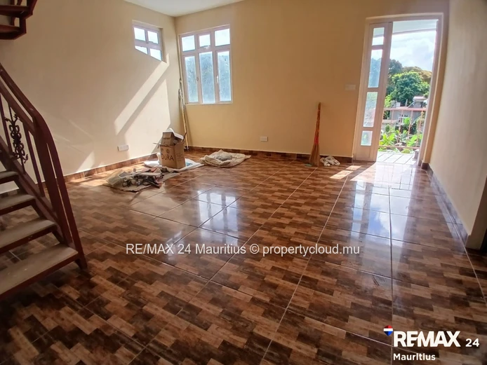 Spacious 5-Bedroom Family Home with Stunning Mountain Views