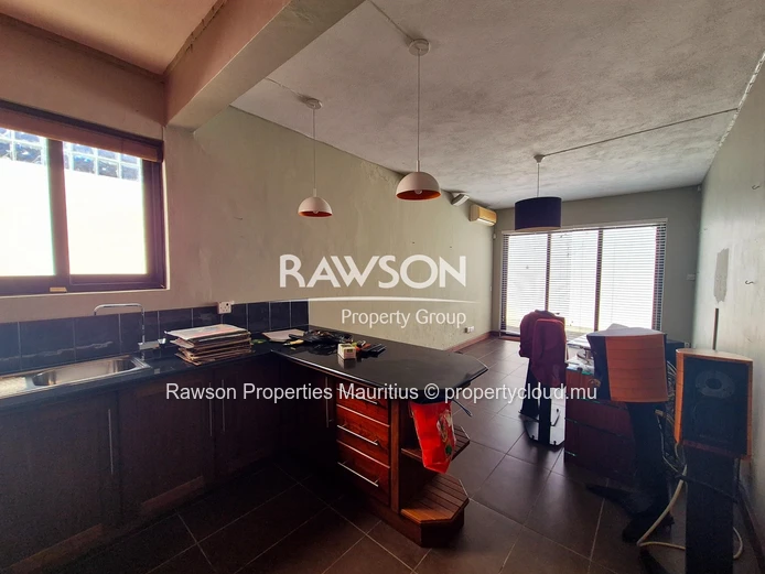 Prime Single-Storey Property for Sale in Floréal – Ideal for Residential or Professional Use