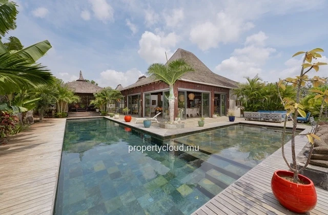 A vendre magnifique villa dans une residence accessible aux etrangers à Pereybere.