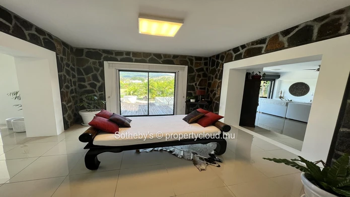 Evergreen Villa