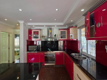 5 Bedroom Villa