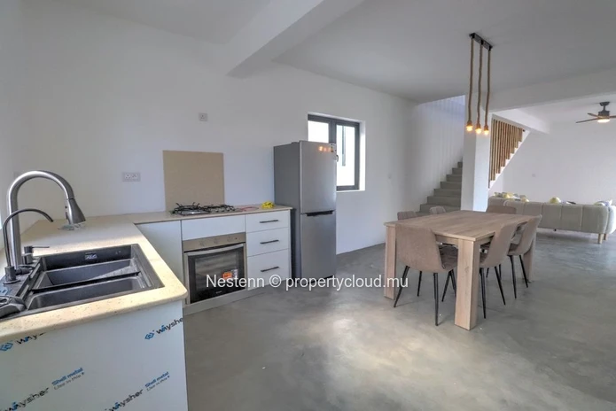 Maison moderne neuve de 3 chambres avec piscine à Fond du Sac, tout près de Grand Baie