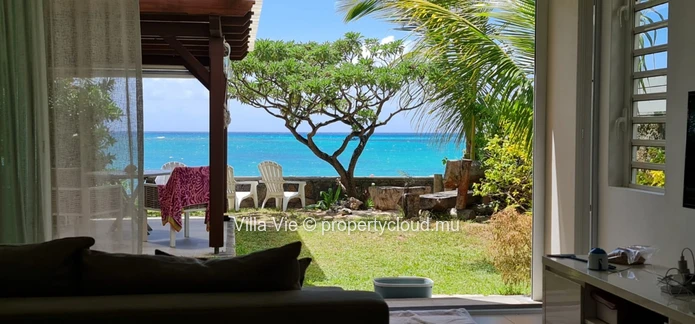 Pointe aux Canonniers - Contemporary 2-bedroom beachfront apartment