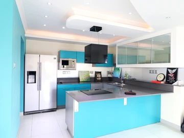 5 Bedroom House