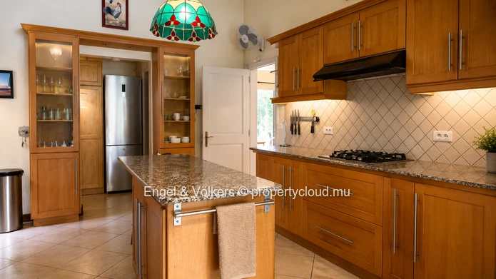 Charming Single-Storey Villa with Private Pool and Tropical Garden