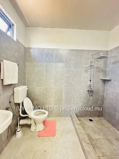 Spacieuse villa de 4 chambres avec salle de bains attenante à louer – Belle Mare | 50 000 roupies par mois