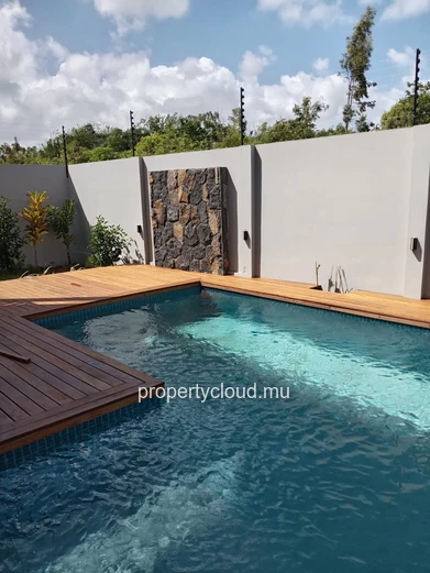 Villa contemporaine neuve à Pereybere – 6 chambres – Piscine centrale – Prestations premium