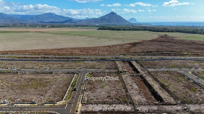 A Vendre - 3 Portions De Terrain - Cascavelle