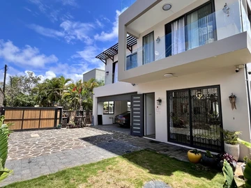 6 Bedroom House