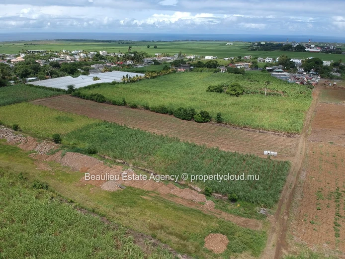 Agricultural land of 88 perches for sale in Plein Bois