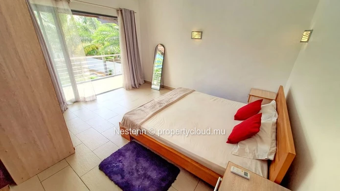 Modern 4-bed house in a beautiful garden