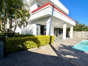 4 Bedroom Villa