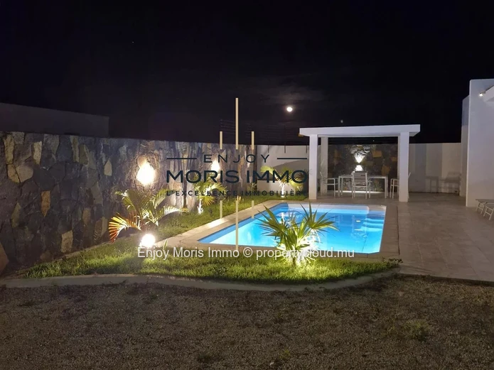 Villa contemporaine à louer en long terme à Grand Baie – Île Maurice | 250 m² | 3 chambres | Piscine privée