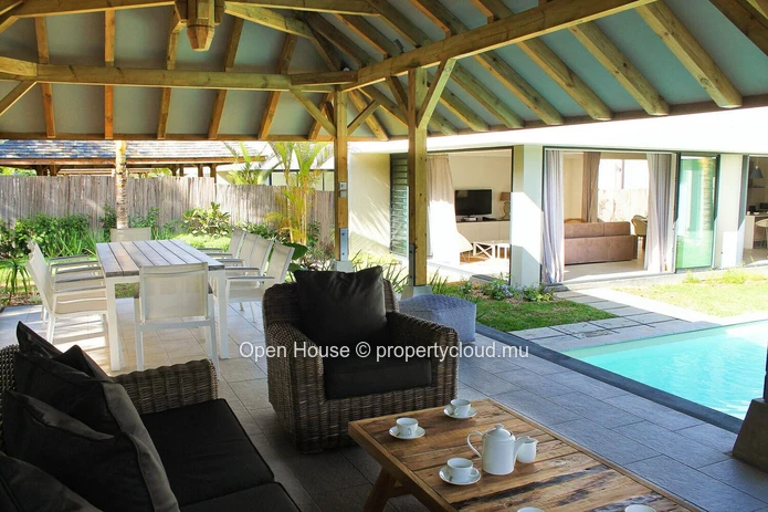 VILLA PDS à vendre, RIVIERE NOIRE, 248m², terrain 688m², 4 chambres, piscine privée, options web, accessible aux étra...