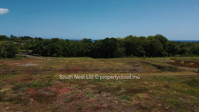 Mountain view land of 1575 m² in an exceptional estate 