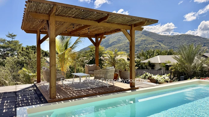 Contemporary Villa for Rent ust Steps from the Sea