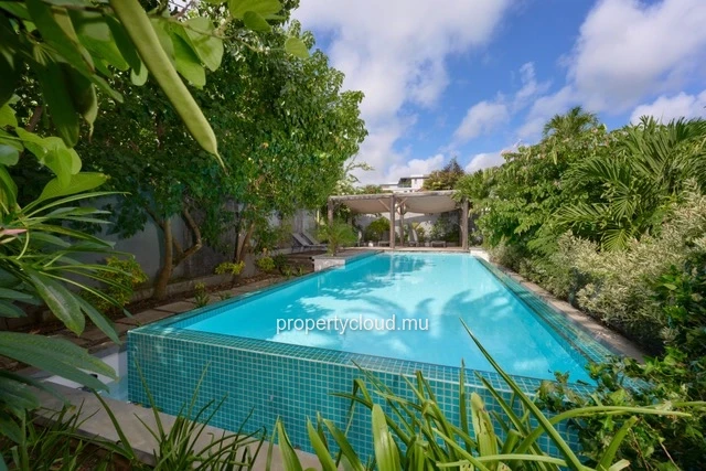 For sale: 3-bedroom apartment accessible to foreigners in Pointe Aux Canonniers.