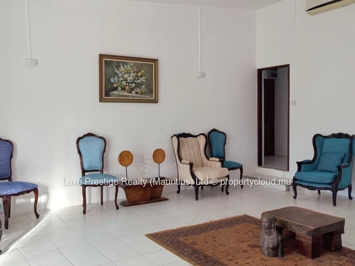 Beachfront 3-Bedroom Villa with Detached Studio on 2,587.75 m² Land in Poste Lafayette | Direct Beach Access | Leaseh...