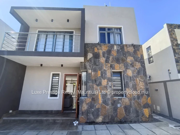 Modern 3-Bedroom Villa with Private Pool for Rent in Calodyne | 20 Minutes to Northfields International School | Secu...