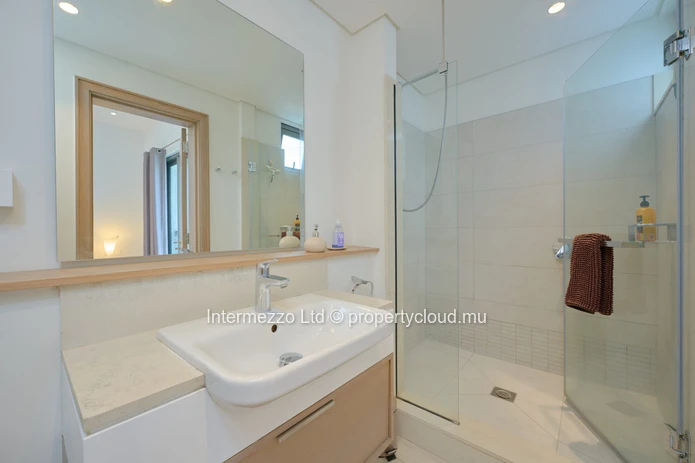 Appartement IRS Mont Choisy Golf & Beach Estate — 2 ch. en suite, vue golf, piscine & accès plage | 820 000 €
