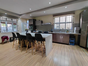 5 Bedroom House