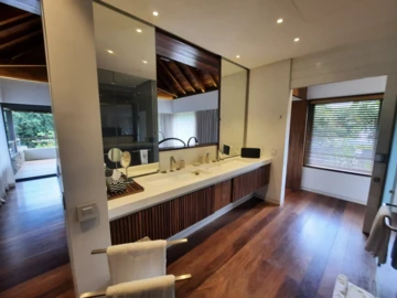 5 Bedroom Villa