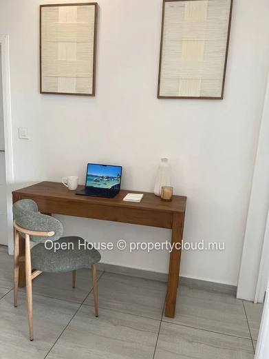 Appartement 2 chambres à louer à Mont Choisy avec piscine commune