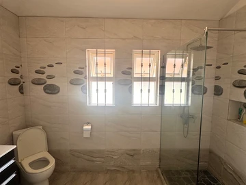 5 Bedroom Villa