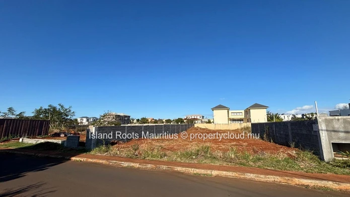 Prime residential plot located just 600 meters from the beach at Pointe aux Piments.