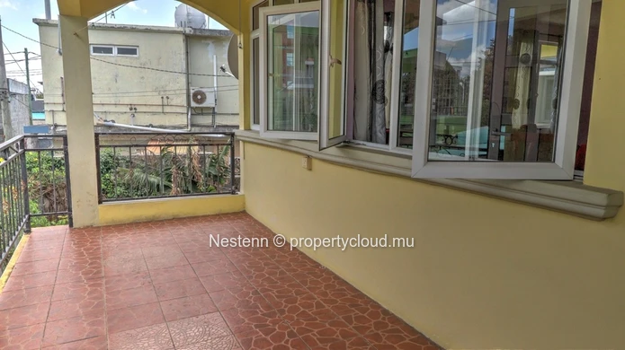 Spacious 3-bedroom duplex apartment 