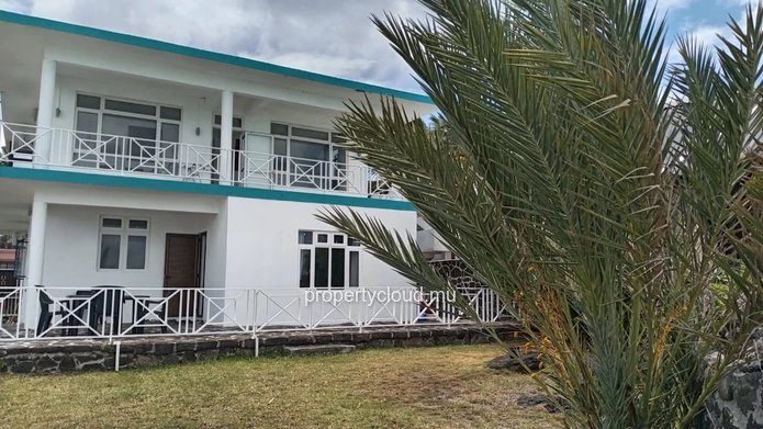 A LOUER Villa Pieds dans l'eau /POINTE AUX CANNONIERS
