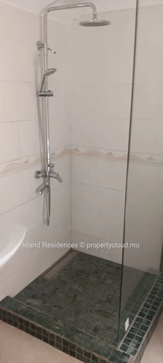 3 bedroom house with a pool and parking space in a quiet residential area in the heart of Trou aux Biches